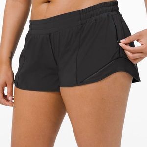 lululemon hotty hots size 4 2.5 inch inseam